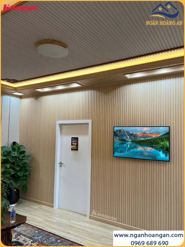Tấm Ốp Lam Sóng Than Tre Kosmos 6S819 Vân Vải Vàng Ánh Kim