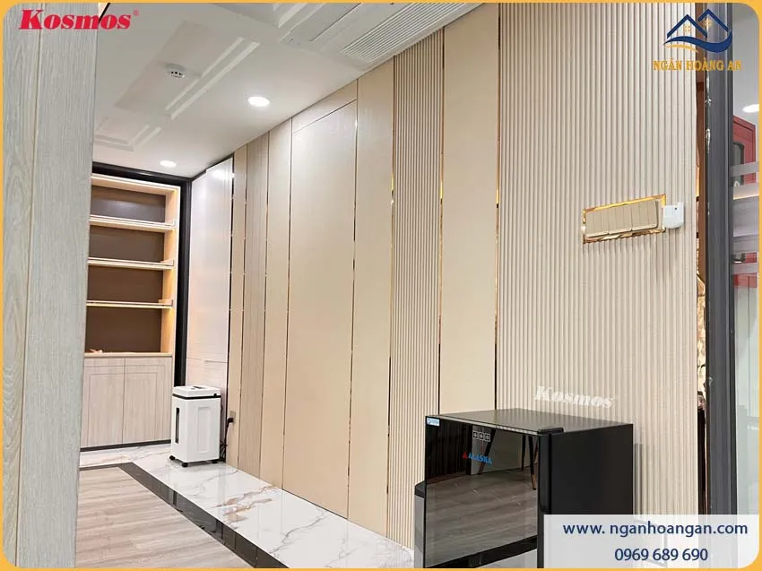 Tấm Ốp Lam Sóng Than Tre Kosmos 6S832 Vân Vải Ánh Kim