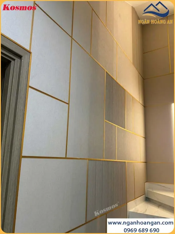 Tấm Ốp Than Tre Vân Vải Vàng Ánh Kim Kosmos TT-819CX