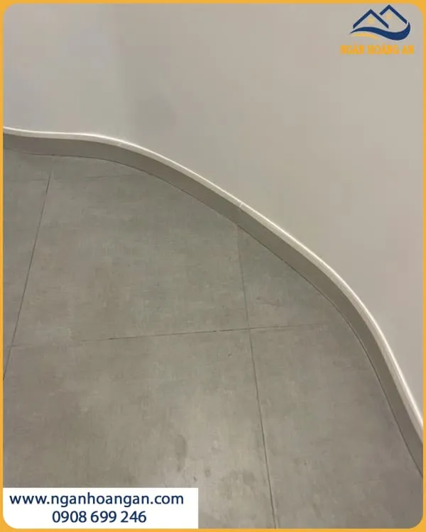 Len Nhựa Chân Tường Màu Trắng Giả Gỗ Morser PS106 Cao 90mm