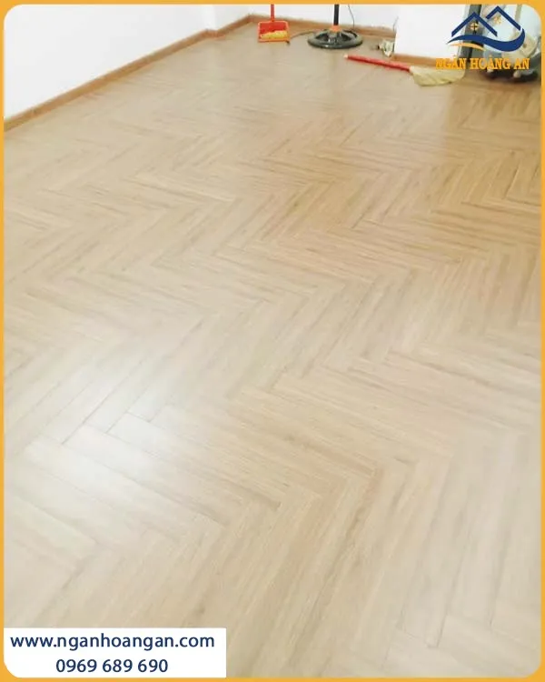 Sàn Gỗ Xương Cá Charmwood C01 Dày 12mm