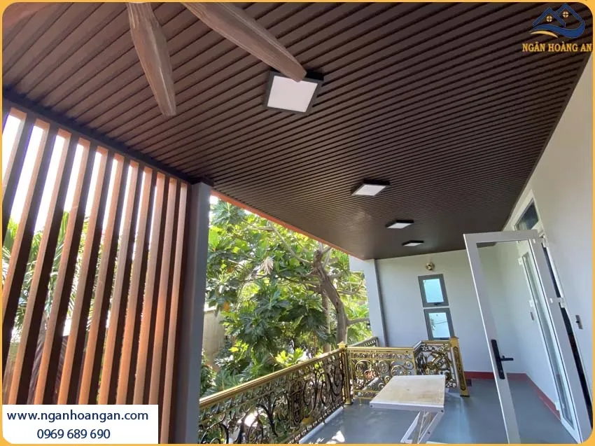 Tấm Nhựa Ốp Tường Lam Sóng Giả Gỗ Kosmos 3S200X15-010