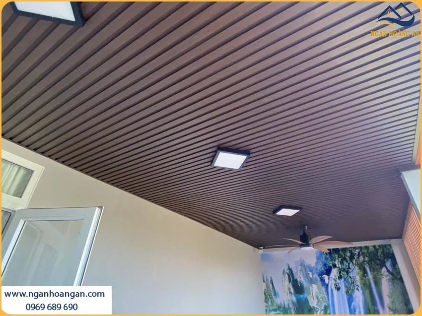 Tấm Nhựa Ốp Tường Lam Sóng Giả Gỗ Kosmos 3S200X15-010