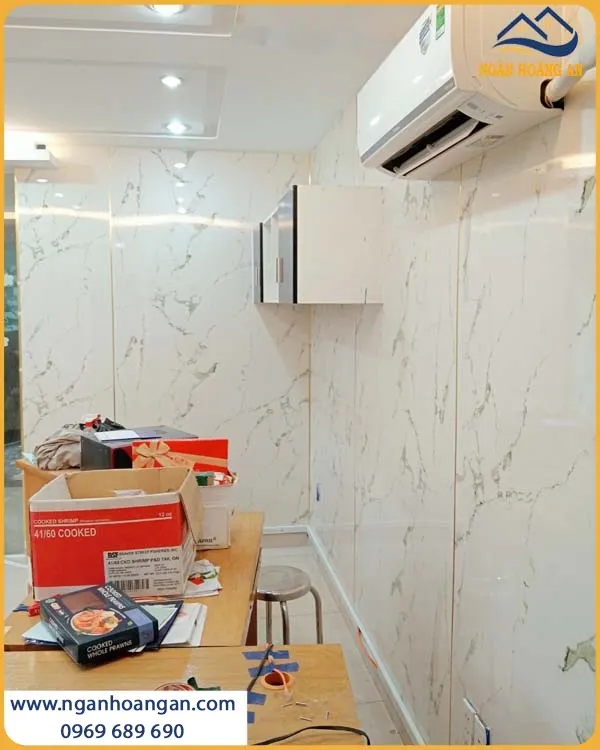 Tấm Ốp PVC Giả Đá Màu Trắng Vân Mây Kosmos PVC2001