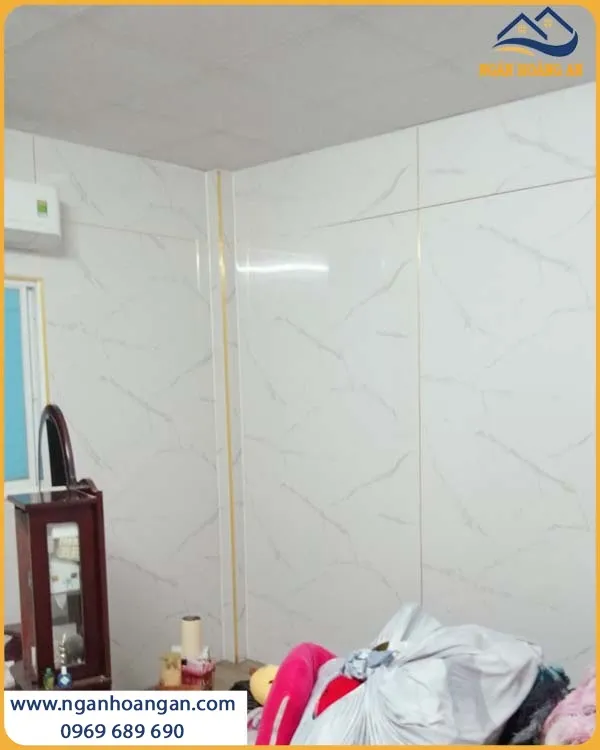 Tấm Ốp PVC Giả Đá HobiWood VD2623 Màu Trắng Vân Mây