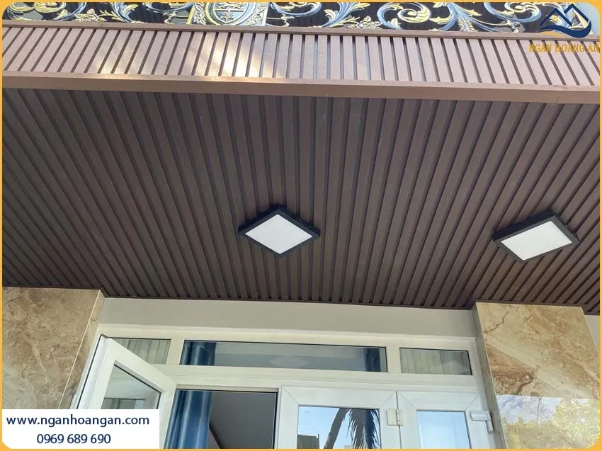 Tấm Nhựa Ốp Tường Lam Sóng Giả Gỗ Kosmos 3S200X15-010