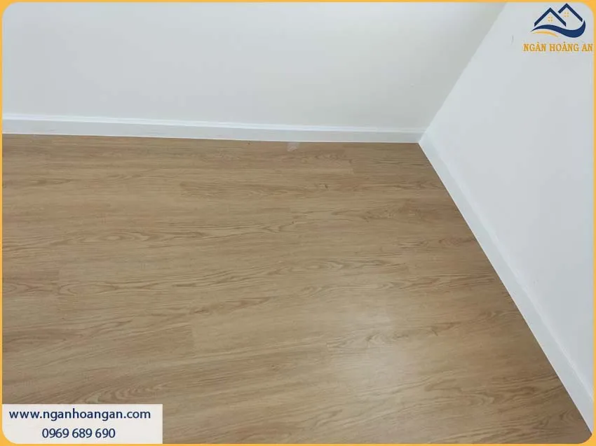 Không Gian Nội Thất Sang Trọng Khi Lắp Đặt Len Chân Tường Màu Trắng