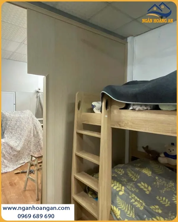 Căn Hộ Thi Công Vách Ngăn Nhựa Giả Gỗ Bền Bỉ, Không Bị Phai Màu