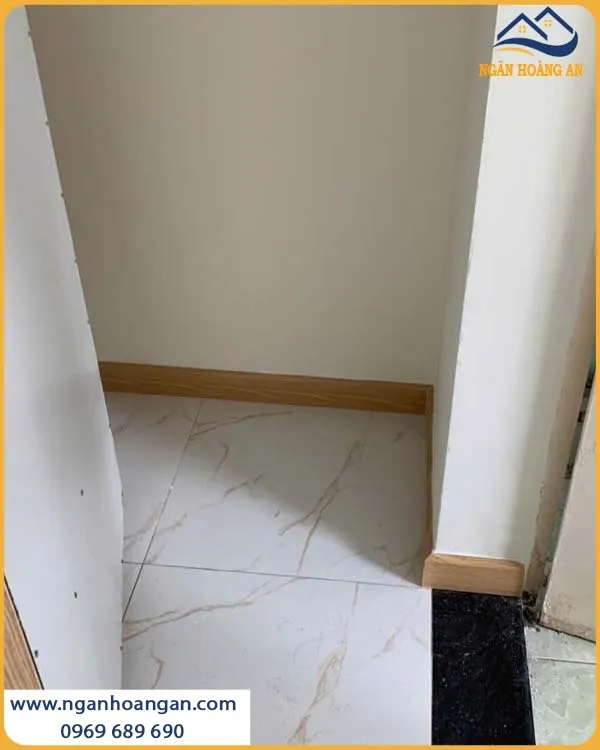 Phòng Khách Được Thi Công Len Chân Tường Đẹp Và Sang Trọng