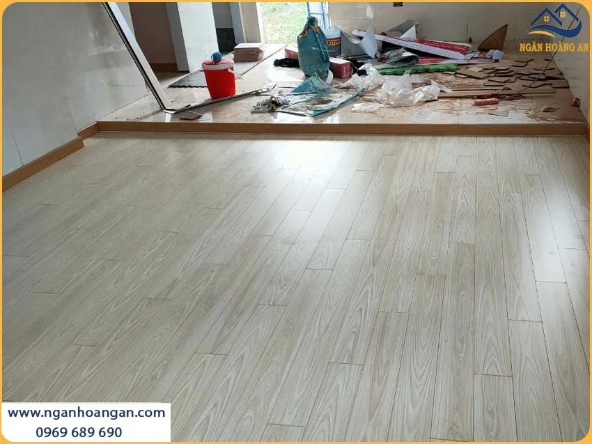 Phòng Khách Được Thi Công Len Chân Tường Đẹp Và Sang Trọng