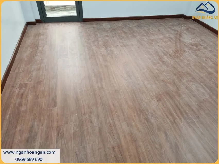 Ngân Hoàng An Là Đại Lý Thi Công Len Chân Tường Nhựa Uy Tín TPHCM
