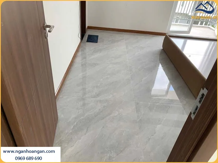 Thi Công Len Nhựa Giả Gỗ Morser Tạo Điểm Nhấn Cho Phòng Ngủ