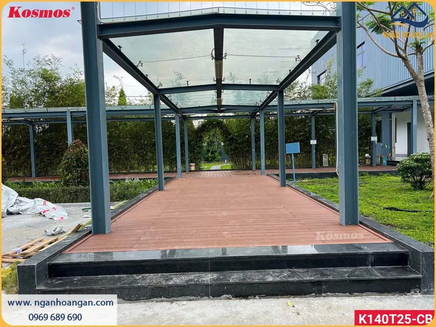 Lót Sàn Gỗ Nhựa Ngoài Trời Tạo Nên Một Không Gian Sống Độc Lạ, Thu Hút