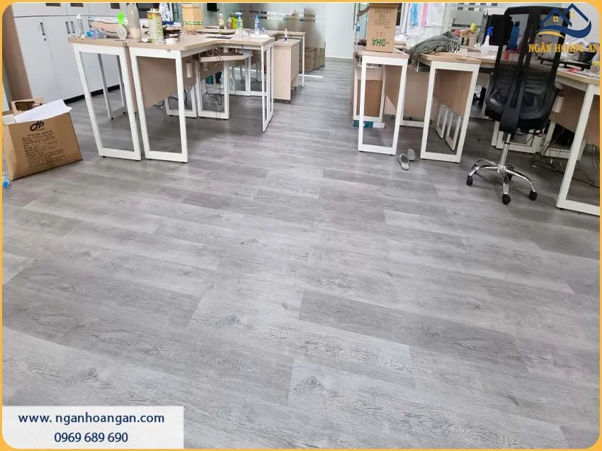 Phòng Làm Việc Ấm Áp Hơn Với Sàn Nhựa Giả Gỗ