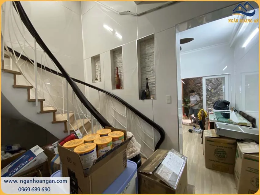 Tấm PVC Màu Trắng Trơn Tự Nhiên Sang Trọng Cho Nhà Ở Tấm PVC Màu Trắng Trơn Tự Nhiên Sang Trọng Cho Nhà Ở