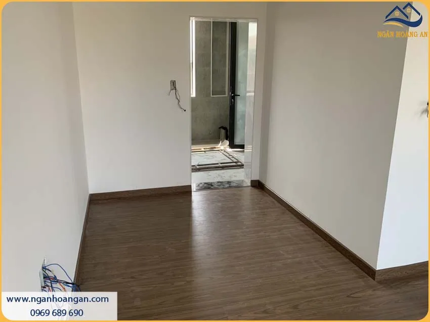 Thi Công Len Nhựa PVC Tạo Nên Điểm Nhấn Giữa Sàn Và Tường Thi Công Len Nhựa PVC Tạo Nên Điểm Nhấn Giữa Sàn Và Tường