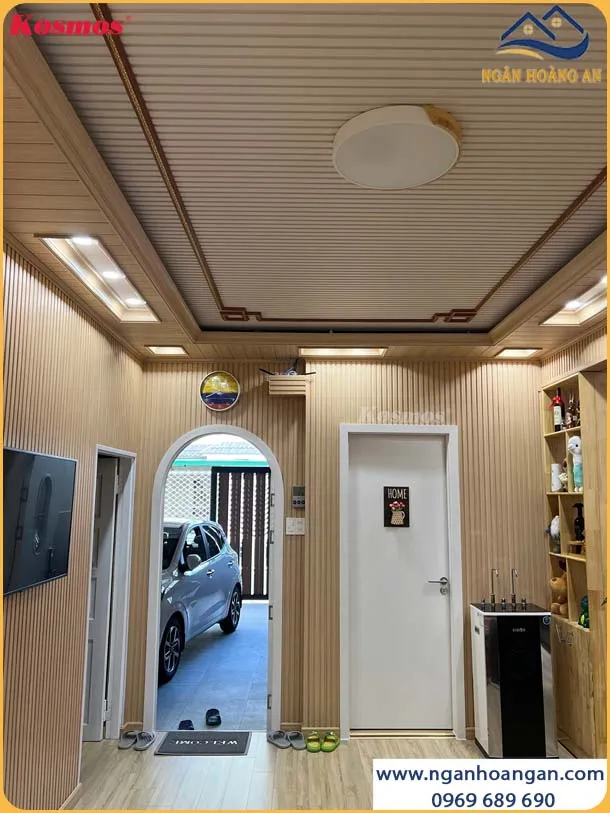 Tấm Ốp Lam Sóng Than Tre Kosmos 6S819 Vân Vải Vàng Ánh Kim