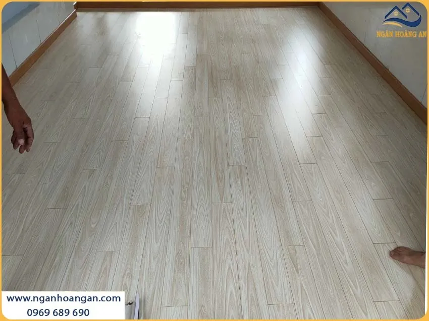 Khách Hàng Hài Lòng Tuyệt Đối Sau Khi Thi Công Len Nhựa Giả Gỗ