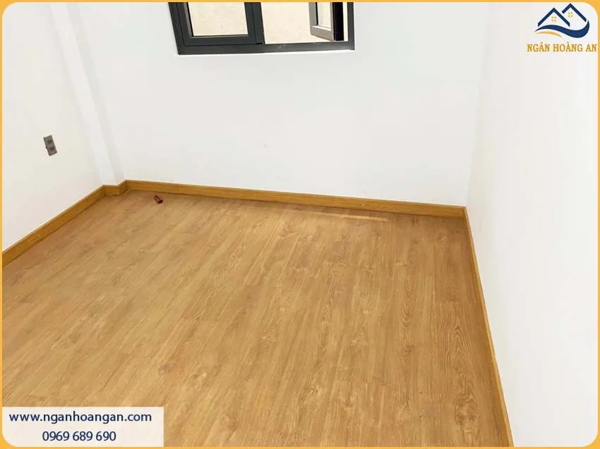 Khách Hàng Hài Lòng Tuyệt Đối Sau Khi Thi Công Len Nhựa Giả Gỗ Khách Hàng Hài Lòng Tuyệt Đối Sau Khi Thi Công Len Nhựa Giả Gỗ