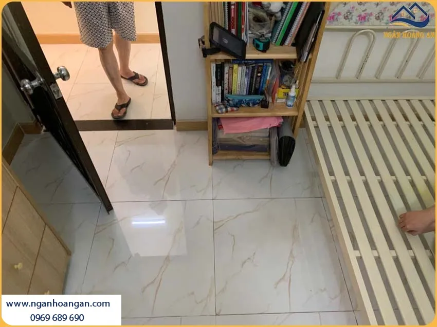Thi Công Len Nhựa Giả Gỗ Morser Tạo Điểm Nhấn Cho Phòng Ngủ