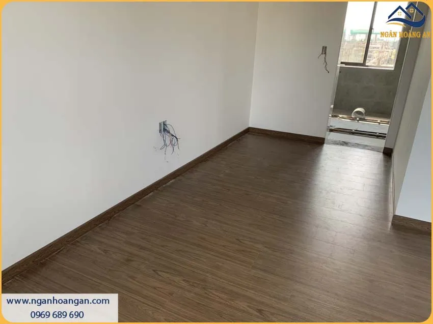 Thi Công Len Nhựa PVC Tạo Nên Điểm Nhấn Giữa Sàn Và Tường