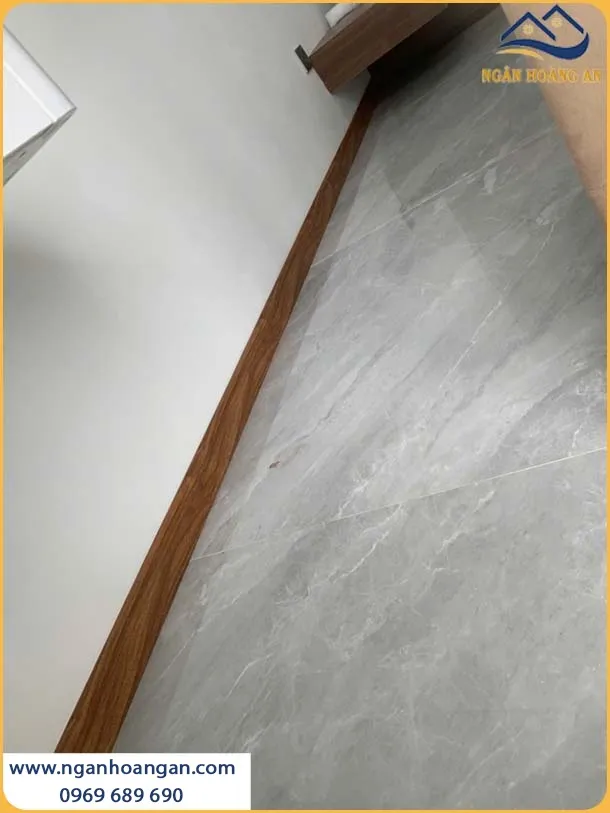 Phòng Khách Được Thi Công Len Chân Tường Đẹp Và Sang Trọng