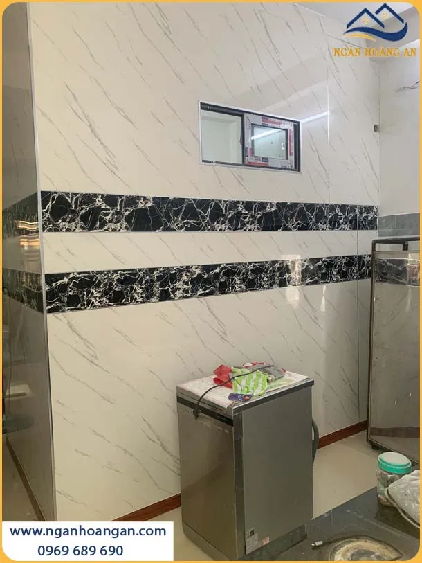 Thi Công Ốp Tường Bằng Tấm Nhựa PVC Giả Đá