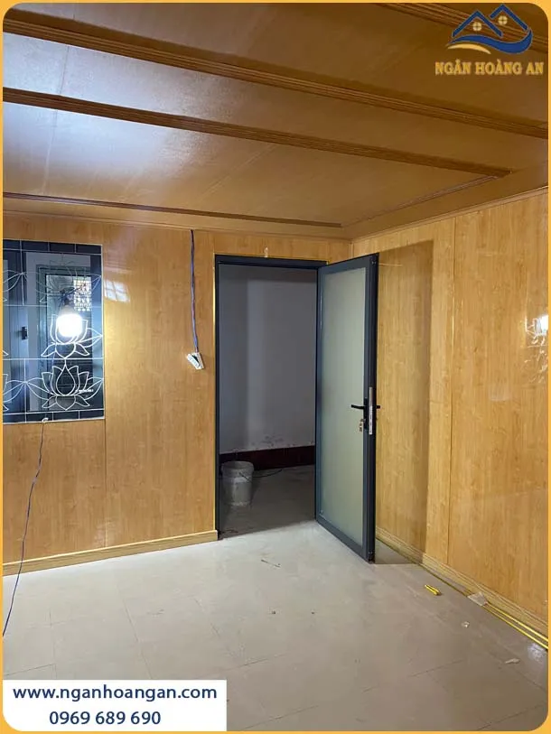 Thi Công Ốp Tường Tấm Nhựa PVC Giả Gỗ Cho Phòng Ngủ
