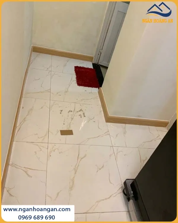 Khách Hàng Hài Lòng Tuyệt Đối Sau Khi Thi Công Len Nhựa Giả Gỗ