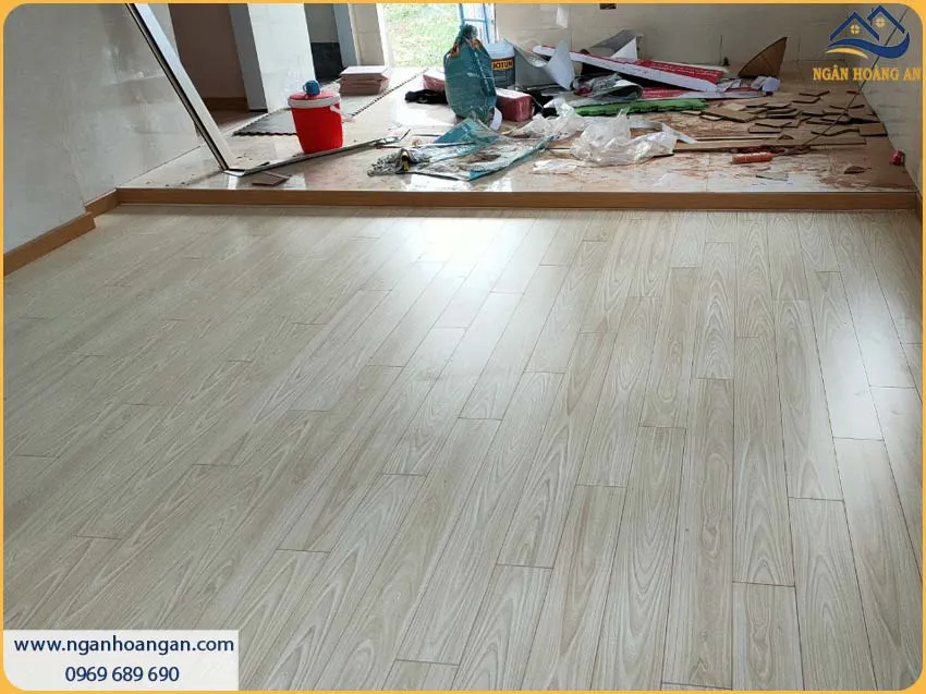 Khách Hàng Hài Lòng Tuyệt Đối Sau Khi Thi Công Sàn Gỗ Công Nghiệp