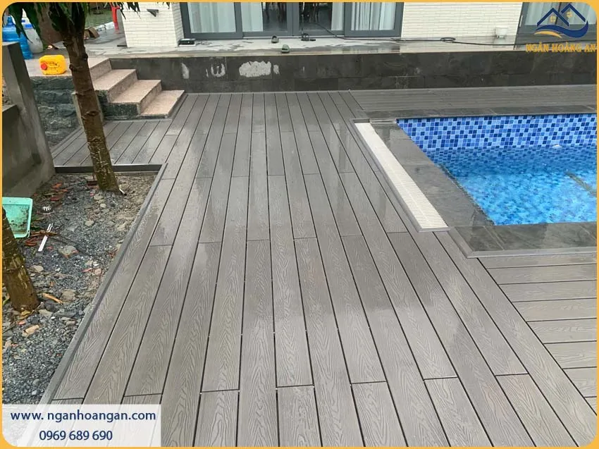 Lắp Đặt Sàn Gỗ Nhựa Ngoài Trời Cho Sàn Hồ Bơi Chống Trơn Trượt