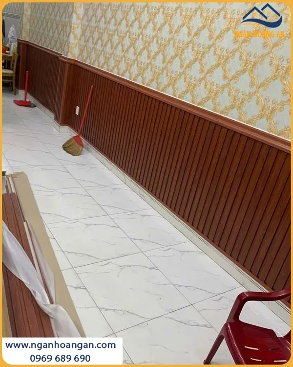 Tường Phòng Khách Được Ốp Lamri Lam Sóng Glotex Độc Đáo