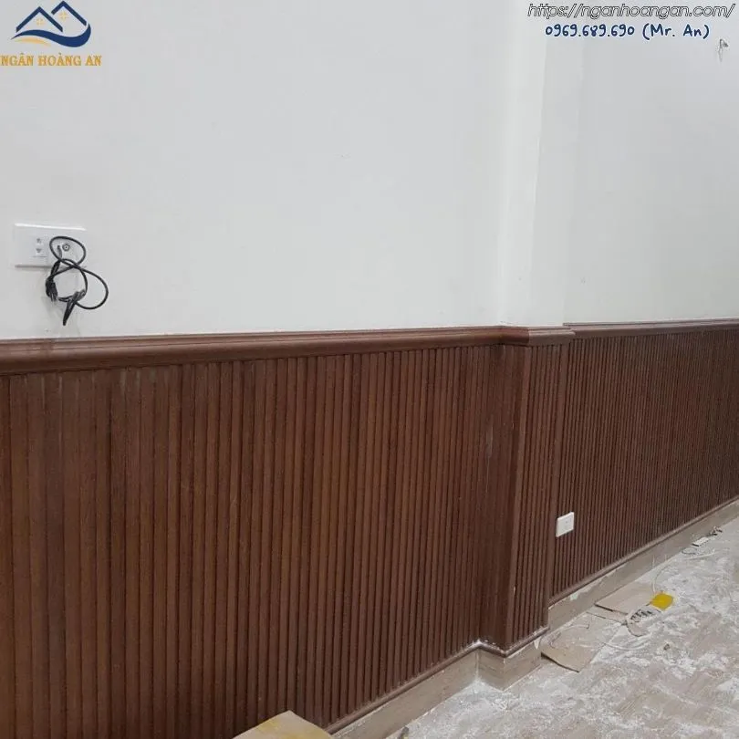 Gắn Phào Nẹp Trang Trí Sau Khi Thi Công Hoàn Thiện Tấm Ốp Lam Sóng