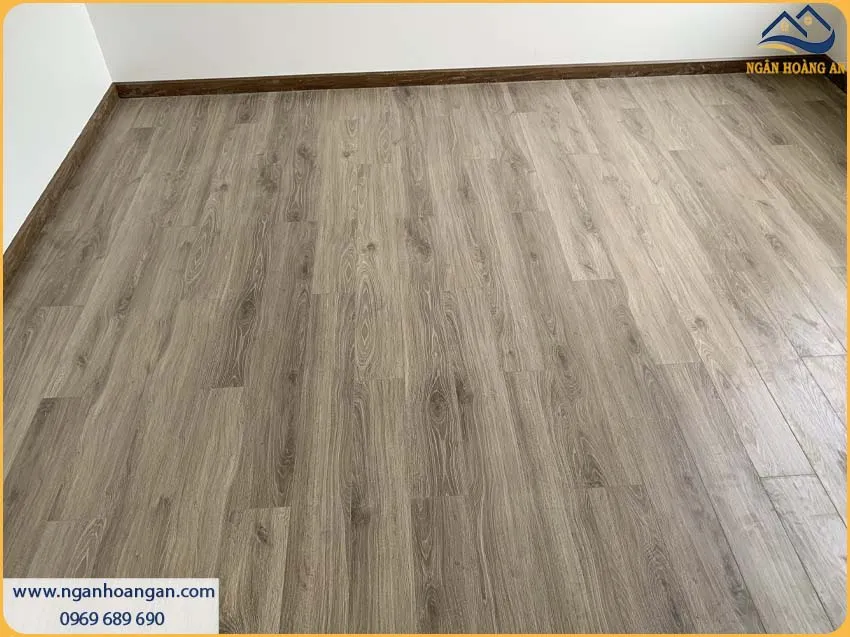 Phòng Khách Được Thi Công Len Chân Tường Đẹp Và Sang Trọng