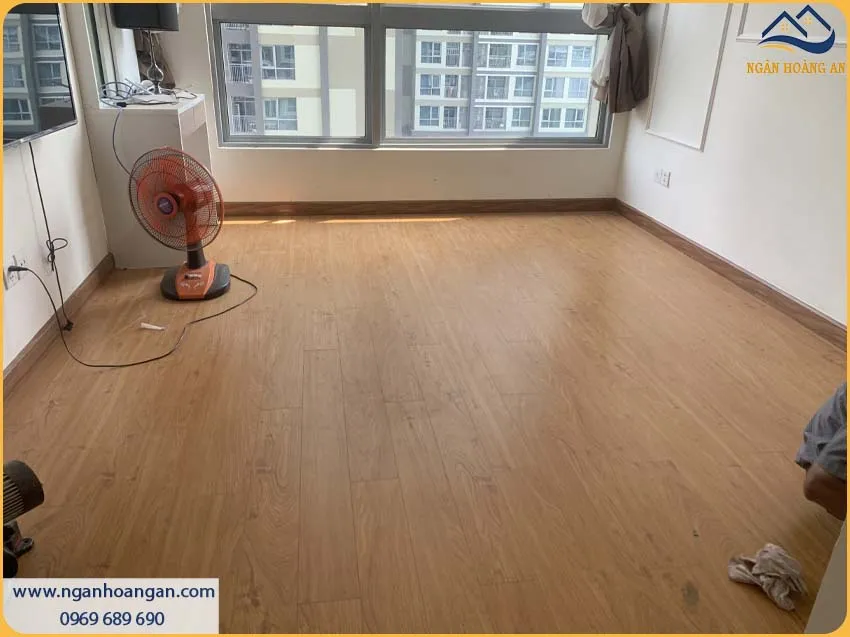 Chân Tường Được Bảo Vệ Bởi Len Nhựa Giả Gỗ Độc Đáo