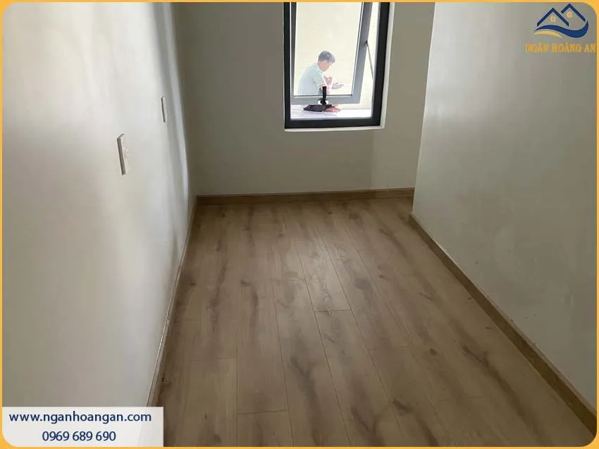 Khách Hàng Hài Lòng Tuyệt Đối Sau Khi Thi Công Len Nhựa Giả Gỗ