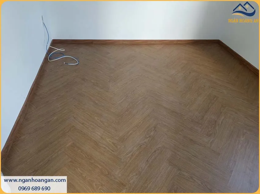 Thi Công Len Nhựa PVC Tạo Nên Điểm Nhấn Giữa Sàn Và Tường Thi Công Len Nhựa PVC Tạo Nên Điểm Nhấn Giữa Sàn Và Tường