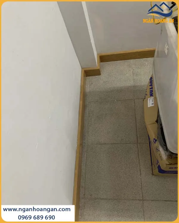 Chân Tường Được Bảo Vệ Bởi Len Nhựa Giả Gỗ Độc Đáo