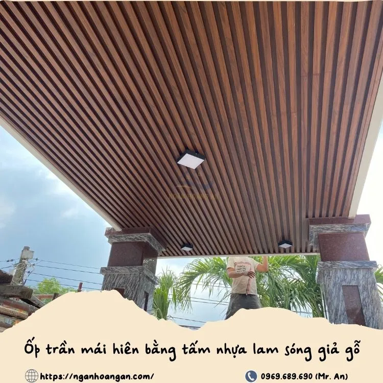 Nhựa Lam Sóng Giả Gỗ Ứng Dụng Trong Ốp Trần Mái Hiên