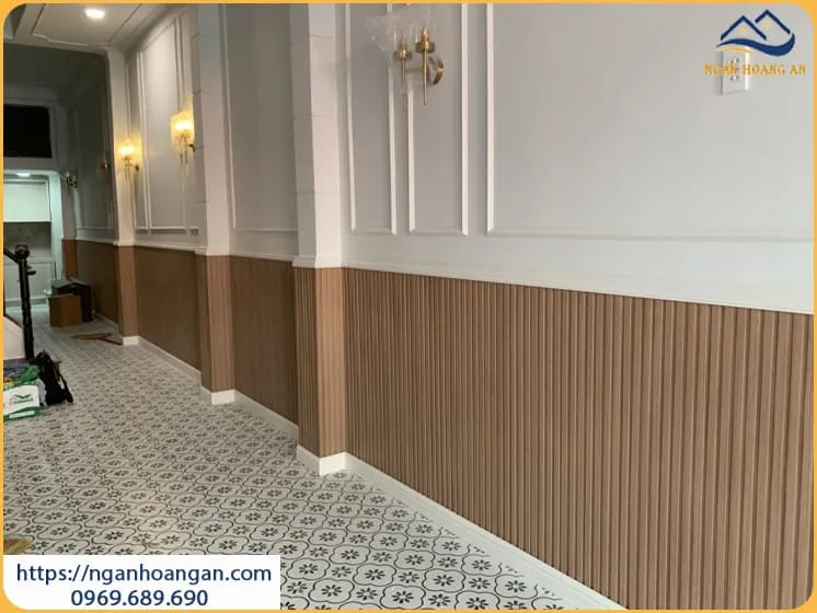 Ốp Lamri Chân Tường Nhựa Lam Sóng Giả Gỗ Cho Nhà Ở Tại Quận 6 TPHCM