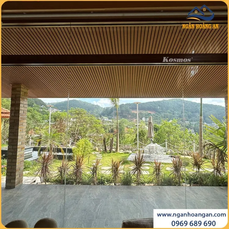 Trang Trí Trần Nhà Đẹp Bằng Tấm Ốp Gỗ Nhựa Ngoài Trời 