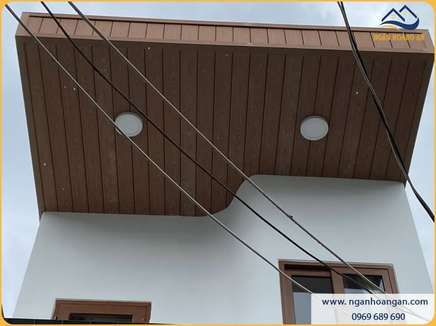 Ốp Trần Hiên Nhà Bằng Tấm Ốp Gỗ Nhựa Ngoài Trời