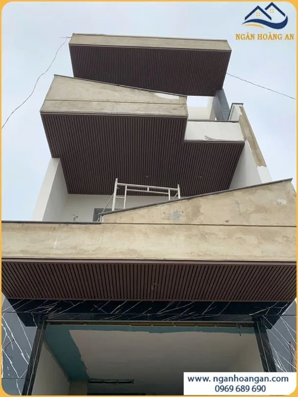 Ốp Trần Mái Hiên Bằng Tấm Ốp Gỗ Nhựa Ngoài Trời Độc Đáo