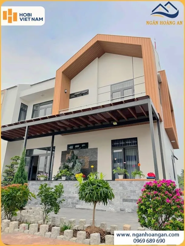 Ốp Trần Mặt Tiền Nhà Bằng Tấm Ốp Gỗ Nhựa Ngoài Trời