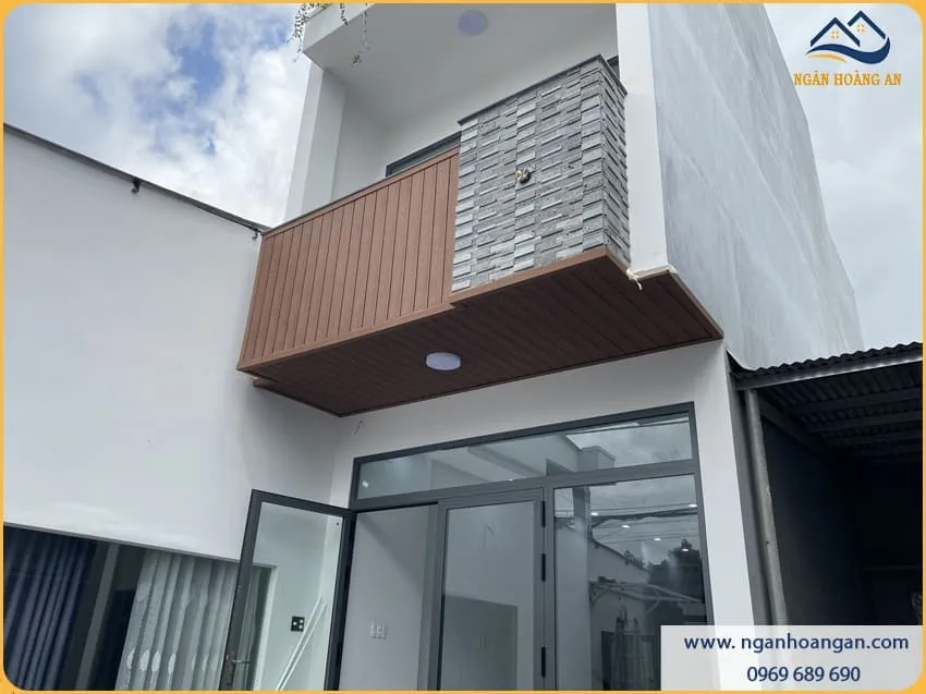 Ốp Trần Ngoài Trời Sang Trọng Bằng Tấm Ốp Gỗ Nhựa 