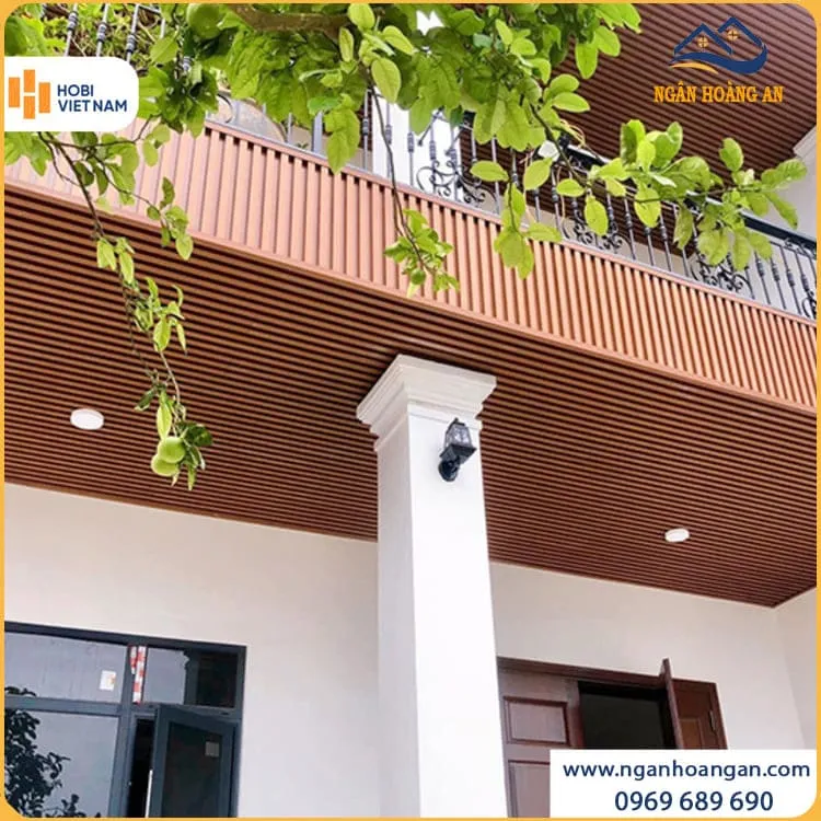 Ốp Trần Trang Trí Ban Công Bằng Tấm Ốp Gỗ Nhựa Bền Đẹp Ốp Trần Trang Trí Ban Công Bằng Tấm Ốp Gỗ Nhựa Bền Đẹp