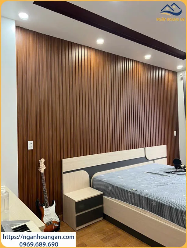 Ốp Tường Đầu Giường Lam Sóng Nhựa Giả Gỗ Tại Phú Nhuận TPHCM