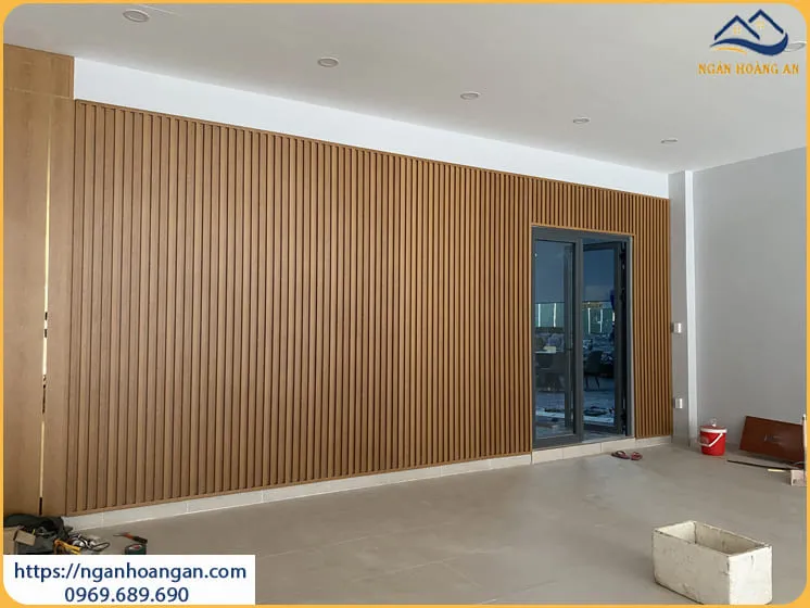 Ốp Tường Lam Sóng Nhựa Giả Gỗ Tại Thủ Đức TPHCM