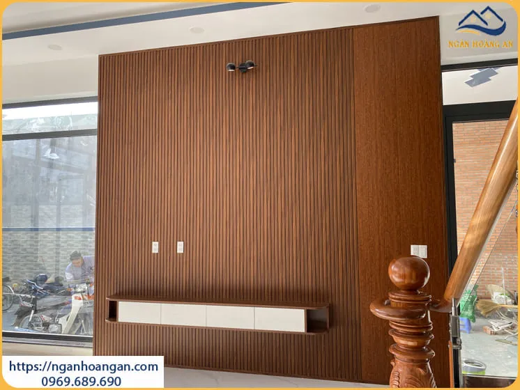 Ốp Tường Nhựa Lam Sóng Nano Giả Gỗ Tại Quận 5 TPHCM