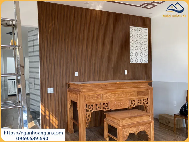 Ốp Tường Phòng Thờ Tấm Nhựa Lam Sóng Giả Gỗ Tại Quận 6 TPHCM